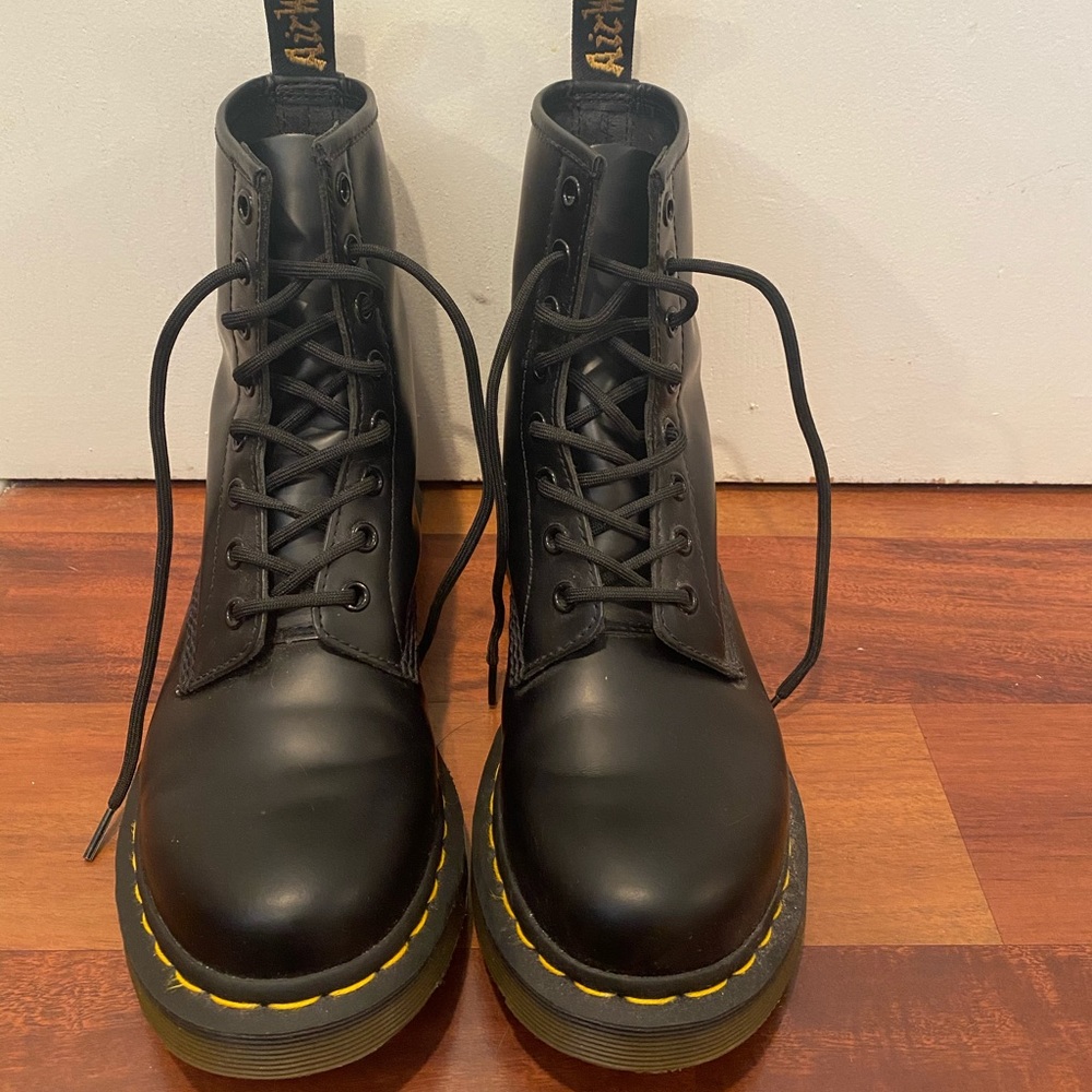 original DR MARTENS black leather boots shoes